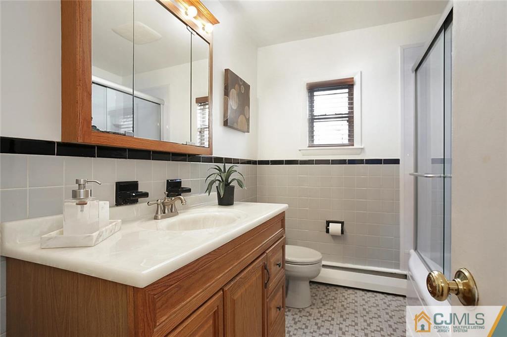 63 Preston Road Colonia, NJ 07067 - Photo 13 of 24 Gallery Image 13