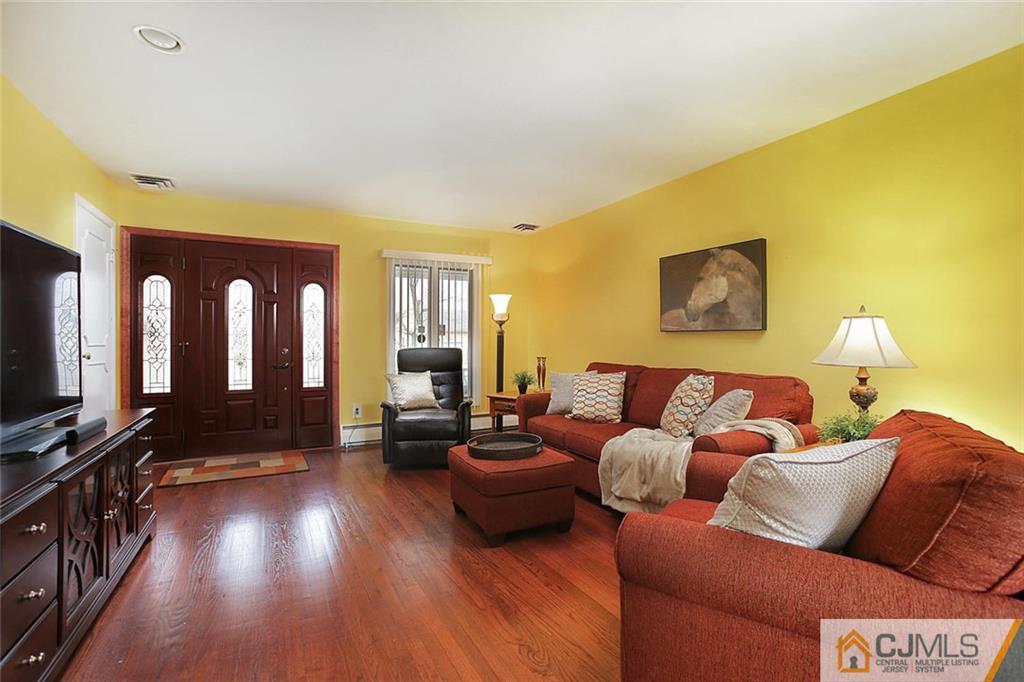 63 Preston Road Colonia, NJ 07067 - Photo 5 of 24 Gallery Image 5