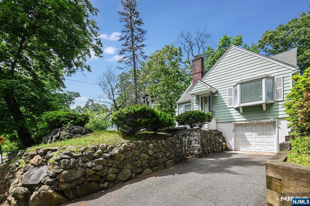 111 Jackson Avenue Wayne, NJ 07470 - Photo 3 of 27