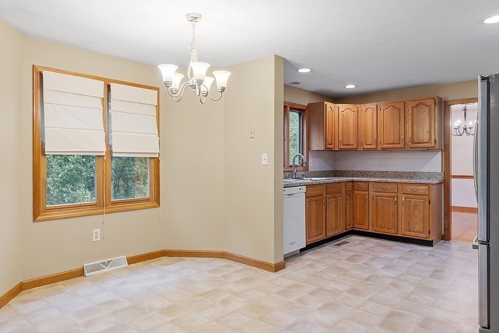46 Raymond Way Ashland, MA 01721 - Photo 6 of 39 Gallery Image 6