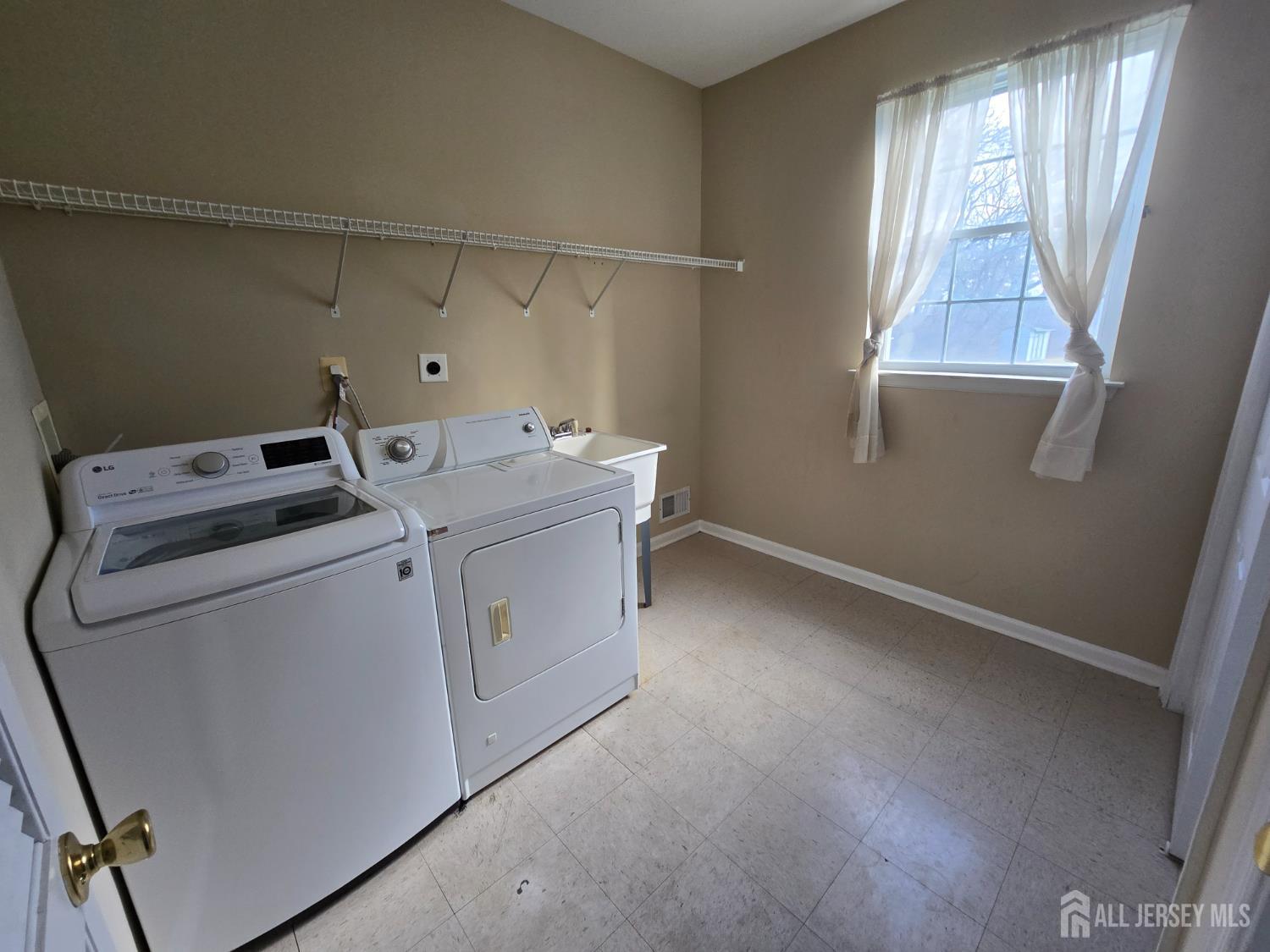 40 Potomac Road Monmouth Junction, NJ 08852 - Photo 15 of 48 a utility room with dryer and washer
