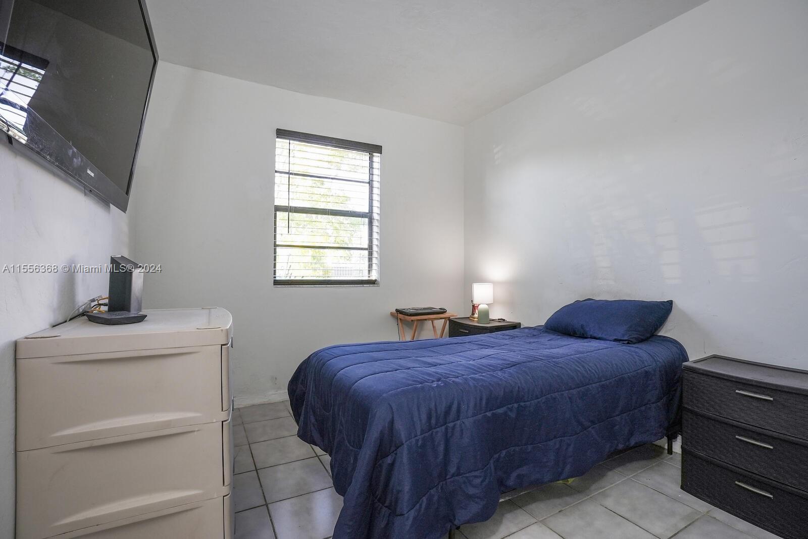 8461 Southwest 38th Street Miami, FL 33155 - Photo 13 of 27