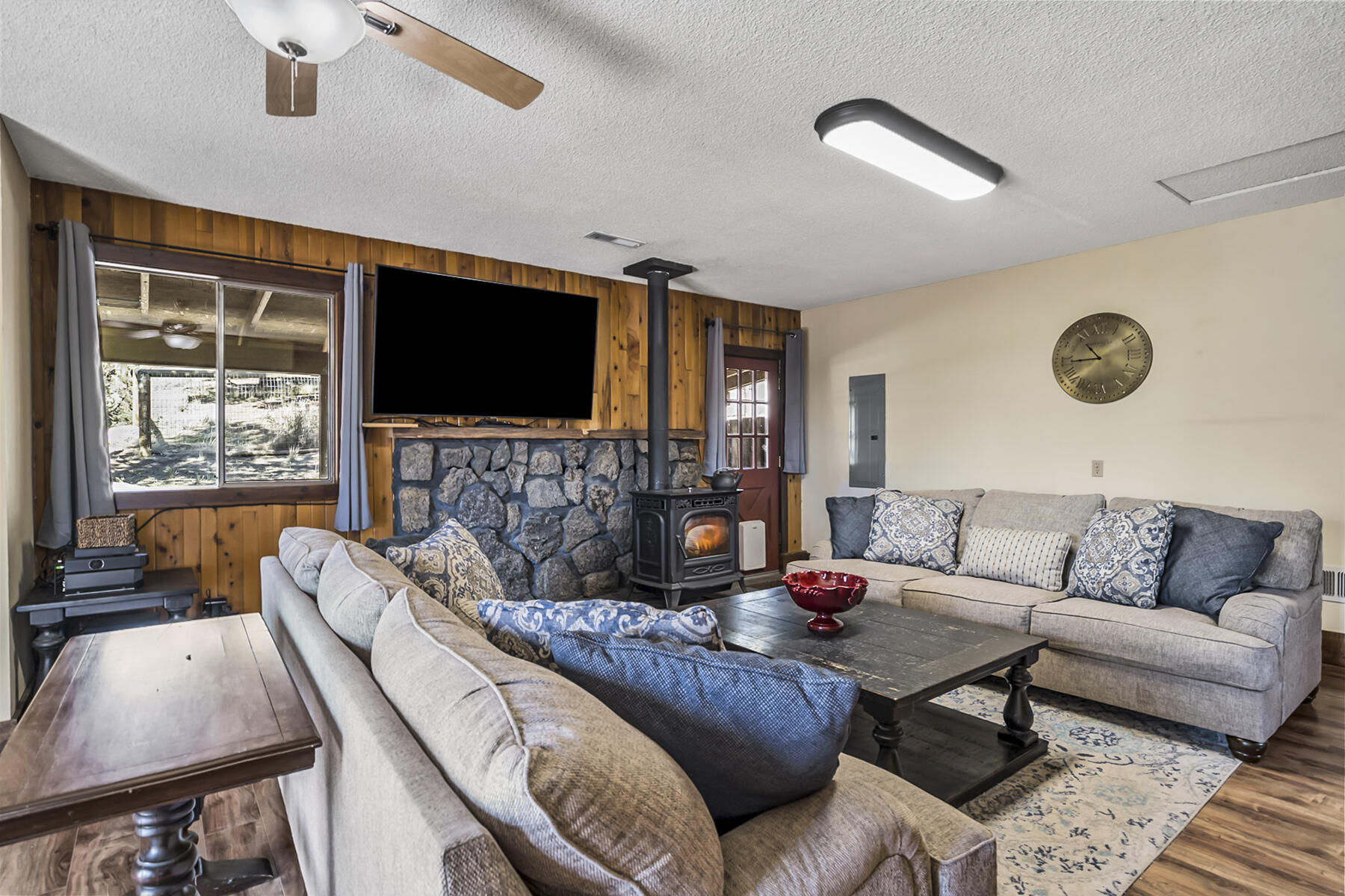65044 Highland Road Bend, OR 97703 - Photo 15 of 34 JH5_6372