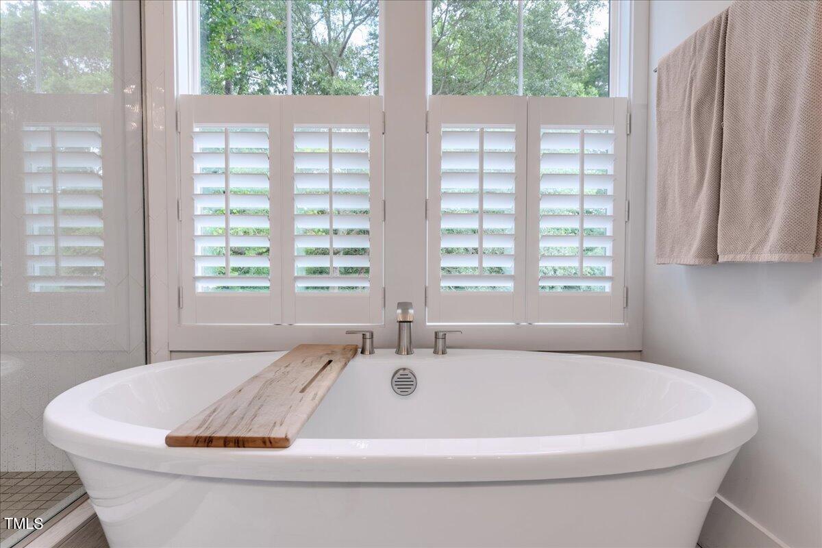 1005 Glascock Street Raleigh, NC 27610 - Photo 34 of 55 34-Primary Soaking Tub