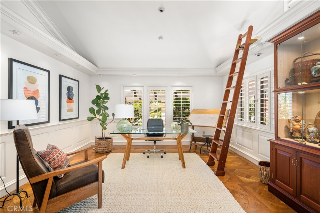 9741 Rangeview Drive North Tustin, CA 92705 - Photo 3 of 48 a living room with furniture