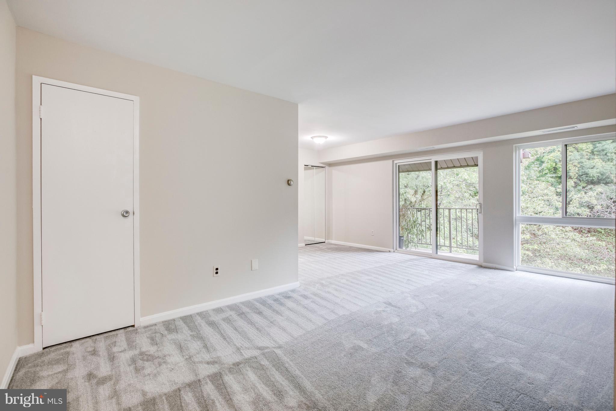 6155 Edsall Road, Unit O Alexandria, VA 22304 - Photo 5 of 25 Living Room