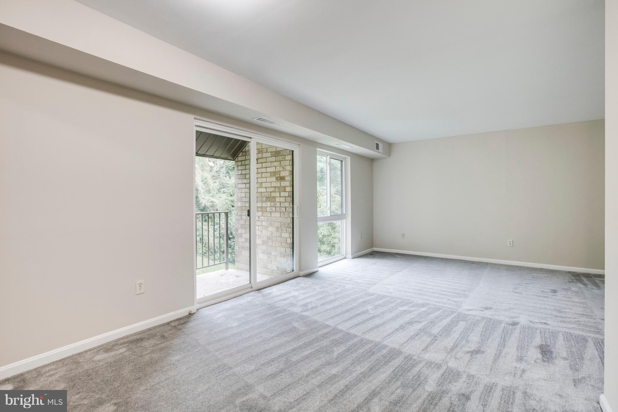 6155 Edsall Road, Unit O Alexandria, VA 22304 - Photo 9 of 25 Living Room
