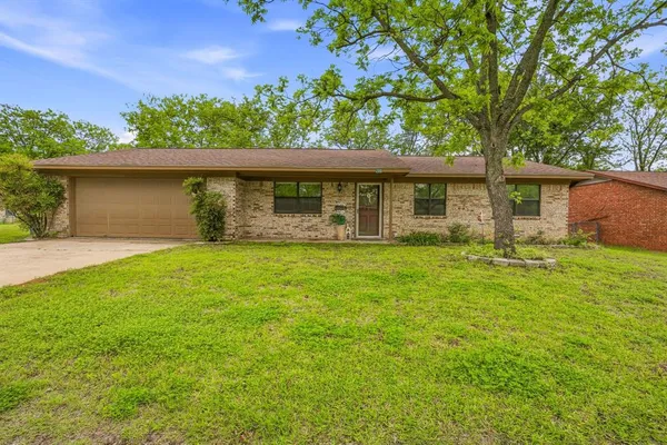 $249,000 | 200 East Plum Avenue, De Leon, TX 76444