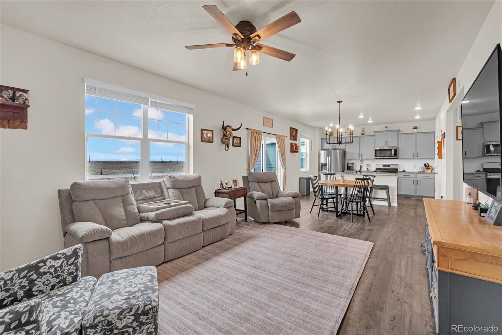 211 Fox Street Bennett, CO 80102 - Photo 7 of 33