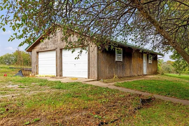 $975,000 | 14805 Southeast McBee Chappel Drive, Braymer, MO 64624