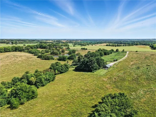 $975,000 | 14805 Southeast McBee Chappel Drive, Braymer, MO 64624