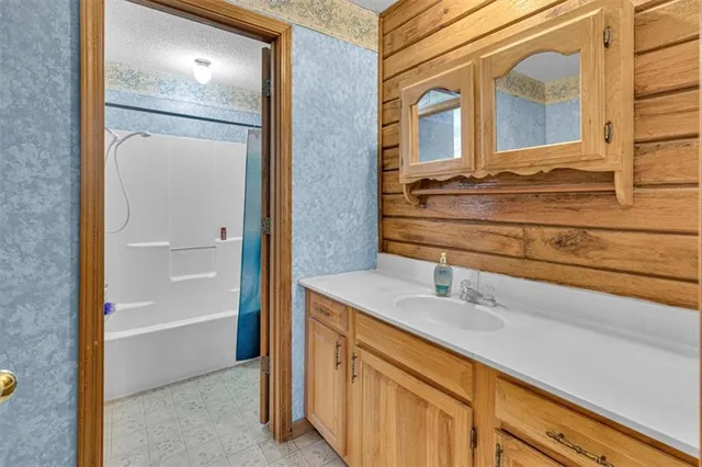 $975,000 | 14805 Southeast McBee Chappel Drive, Braymer, MO 64624