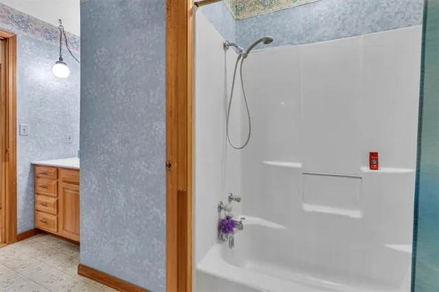 $975,000 | 14805 Southeast McBee Chappel Drive, Braymer, MO 64624