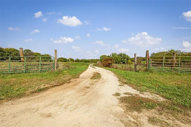 $975,000 | 14805 Southeast McBee Chappel Drive, Braymer, MO 64624