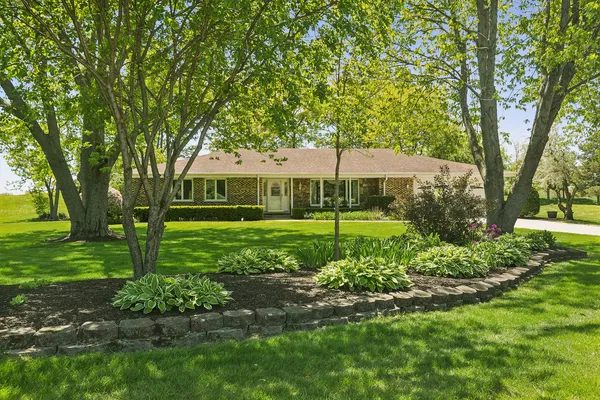 $699,000 | 135 Hillcrest Court, Barrington, IL 60010