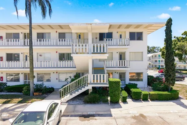 $138,900 | 11100 86th Avenue North, Unit 310, Seminole, FL 33772