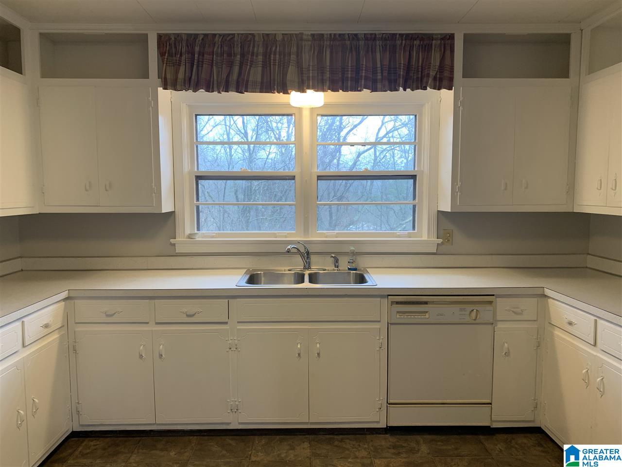 324 Shocco Springs Road Talladega, AL 35160 - Photo 8 of 28