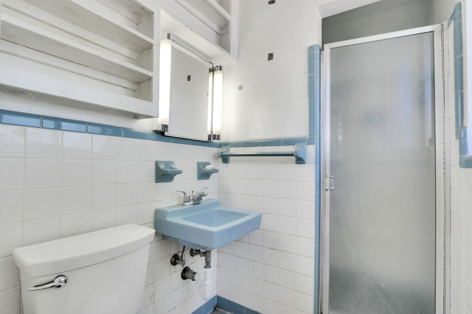 524 Inlet Road North Palm Beach, FL 33408 - Photo 5 of 21 Step in shower