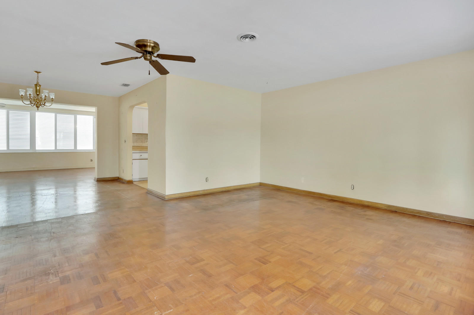 524 Inlet Road North Palm Beach, FL 33408 - Photo 6 of 21 Living Room to Florida Room