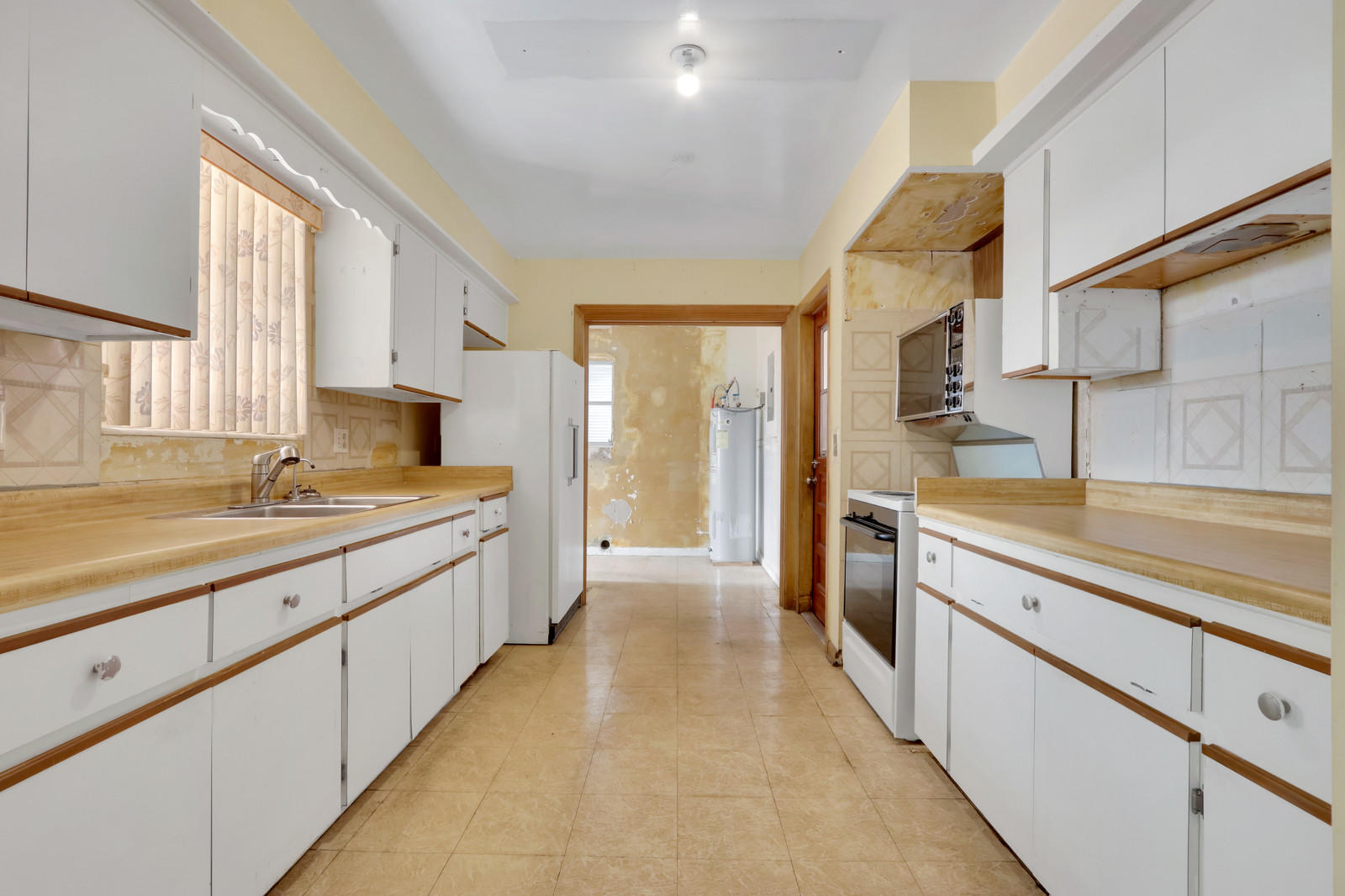 524 Inlet Road North Palm Beach, FL 33408 - Photo 8 of 21 Kitchen and Laundry Room