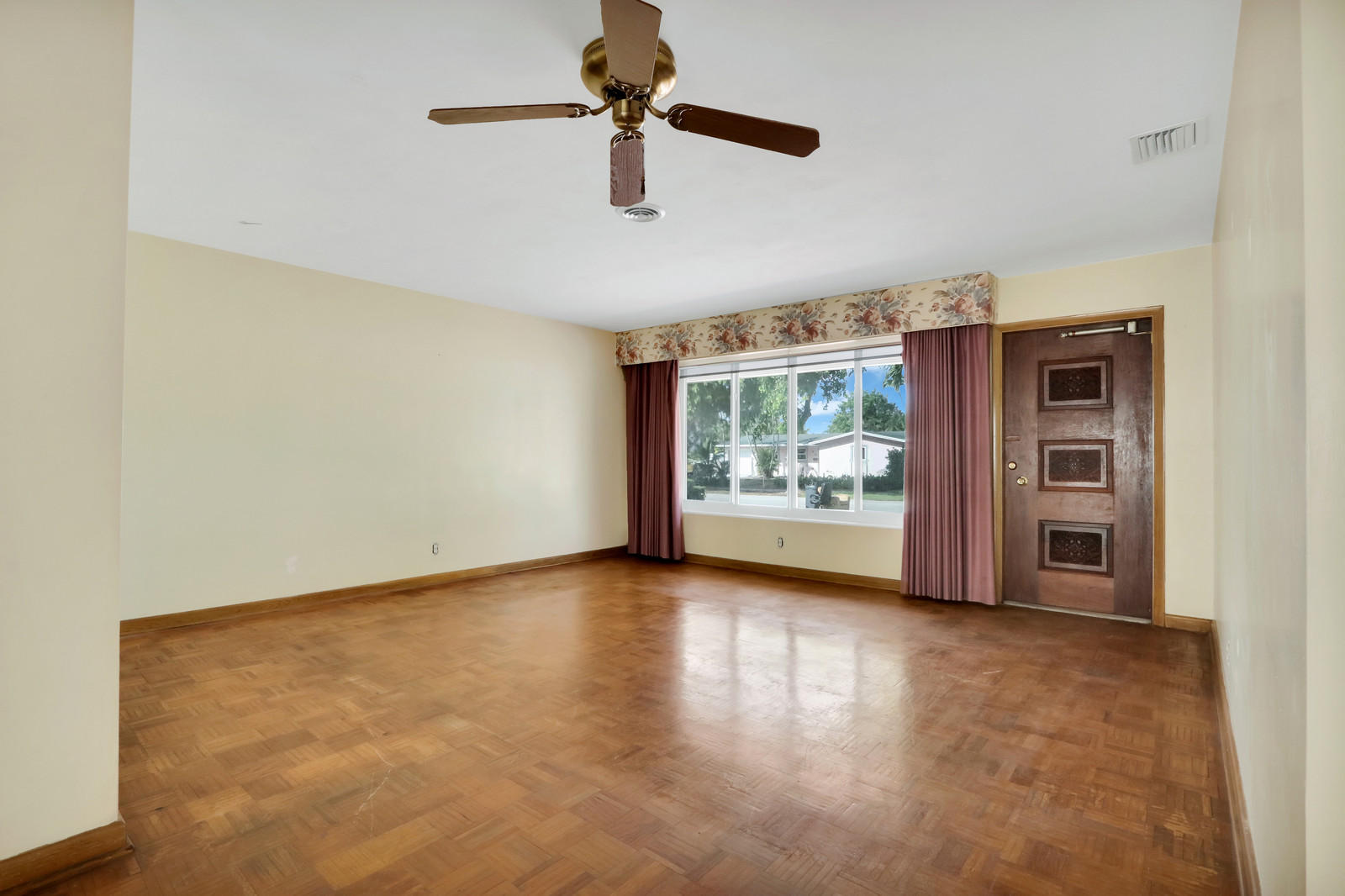 524 Inlet Road North Palm Beach, FL 33408 - Photo 10 of 21 Living Room