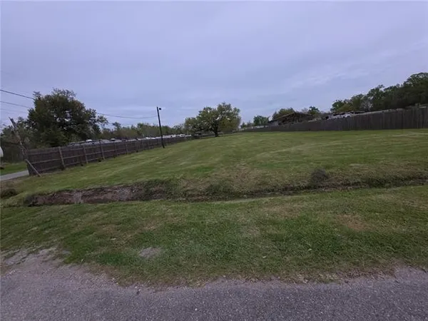 $300,000 | 312 Canal Street, Luling, LA 70070