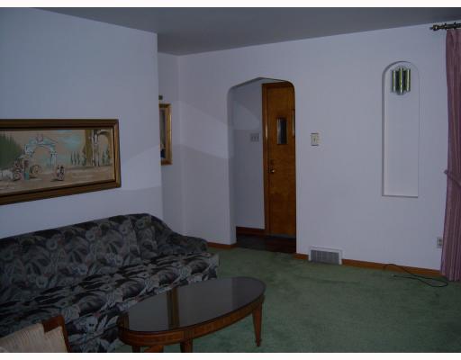 3007 Valley Ridge Road Liberty, PA 15133 - Photo 3 of 8 Living Room.