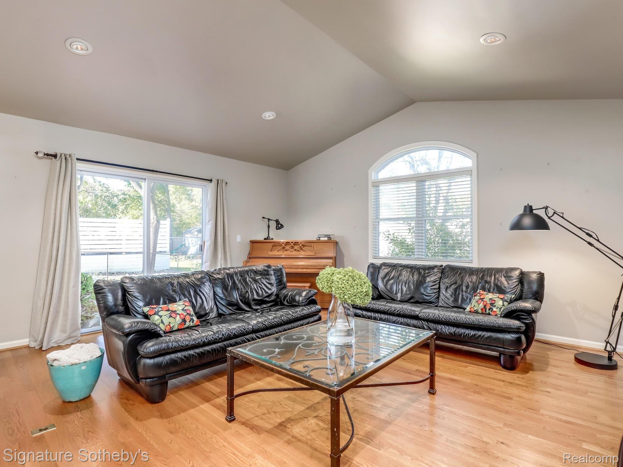 2695 Yorkshire Road Birmingham, MI 48009 - Photo 13 of 37 14.jpg