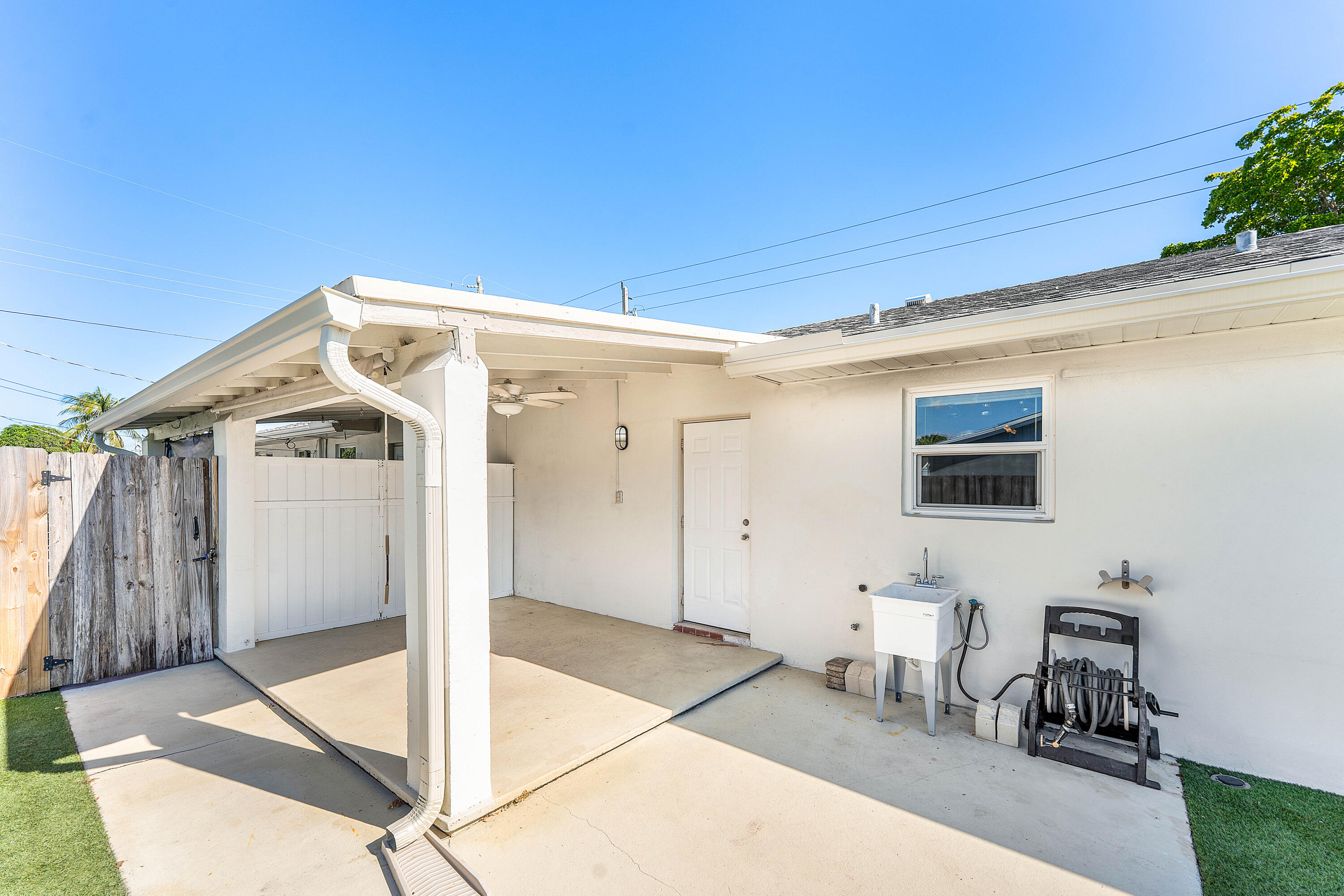 7643 Overlook Road Lake Worth, FL 33462 - Photo 23 of 29 covered patio