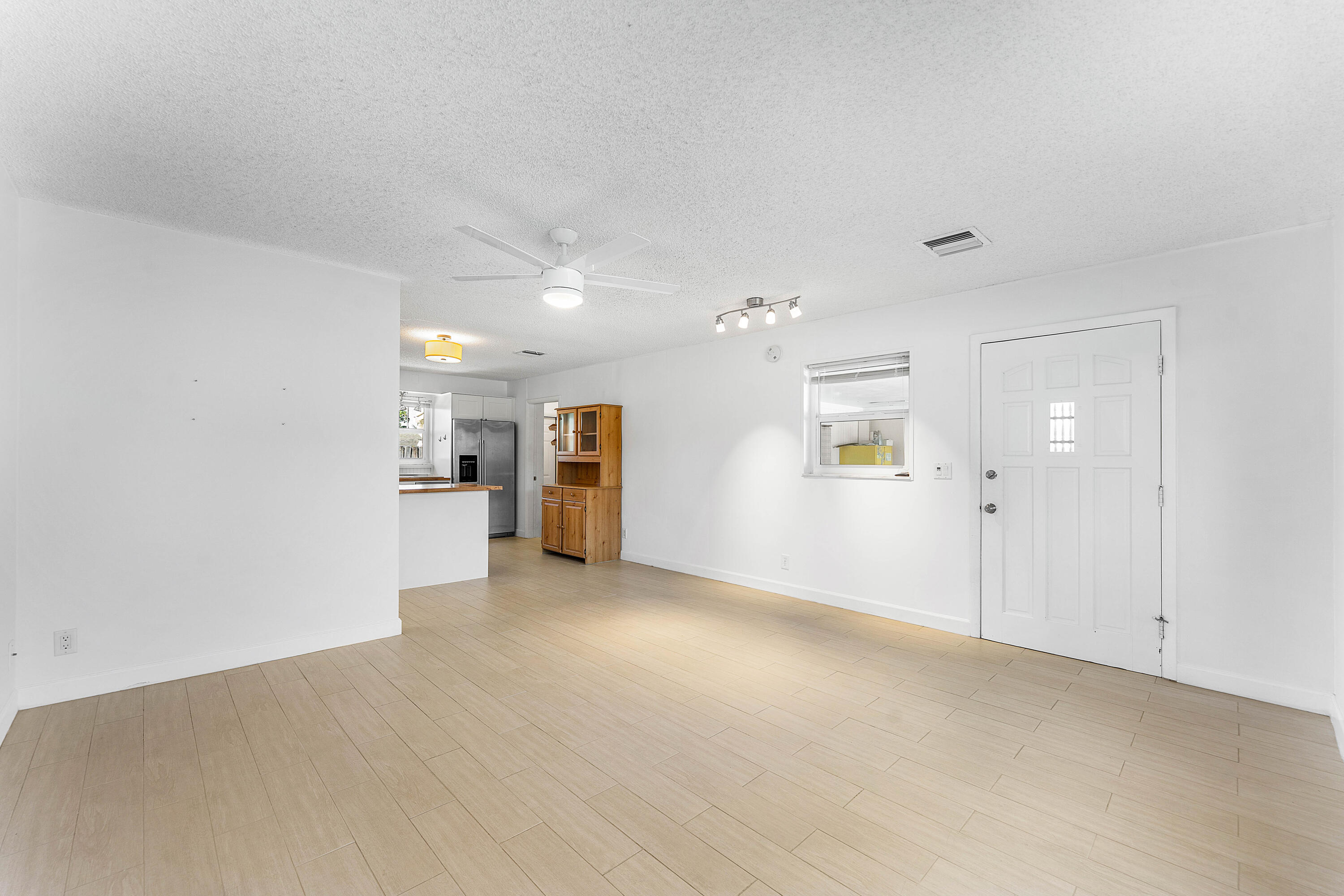 7643 Overlook Road Lake Worth, FL 33462 - Photo 6 of 29 living room