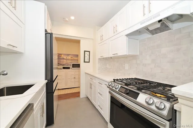 $775,000 | 320 East Shore Road, Unit 4C, Great Neck, NY 11023