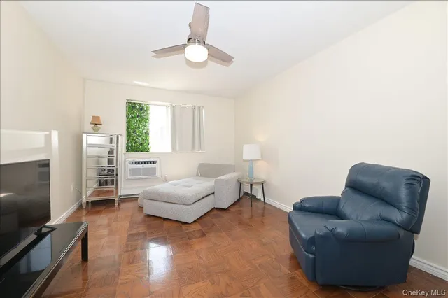 $775,000 | 320 East Shore Road, Unit 4C, Great Neck, NY 11023