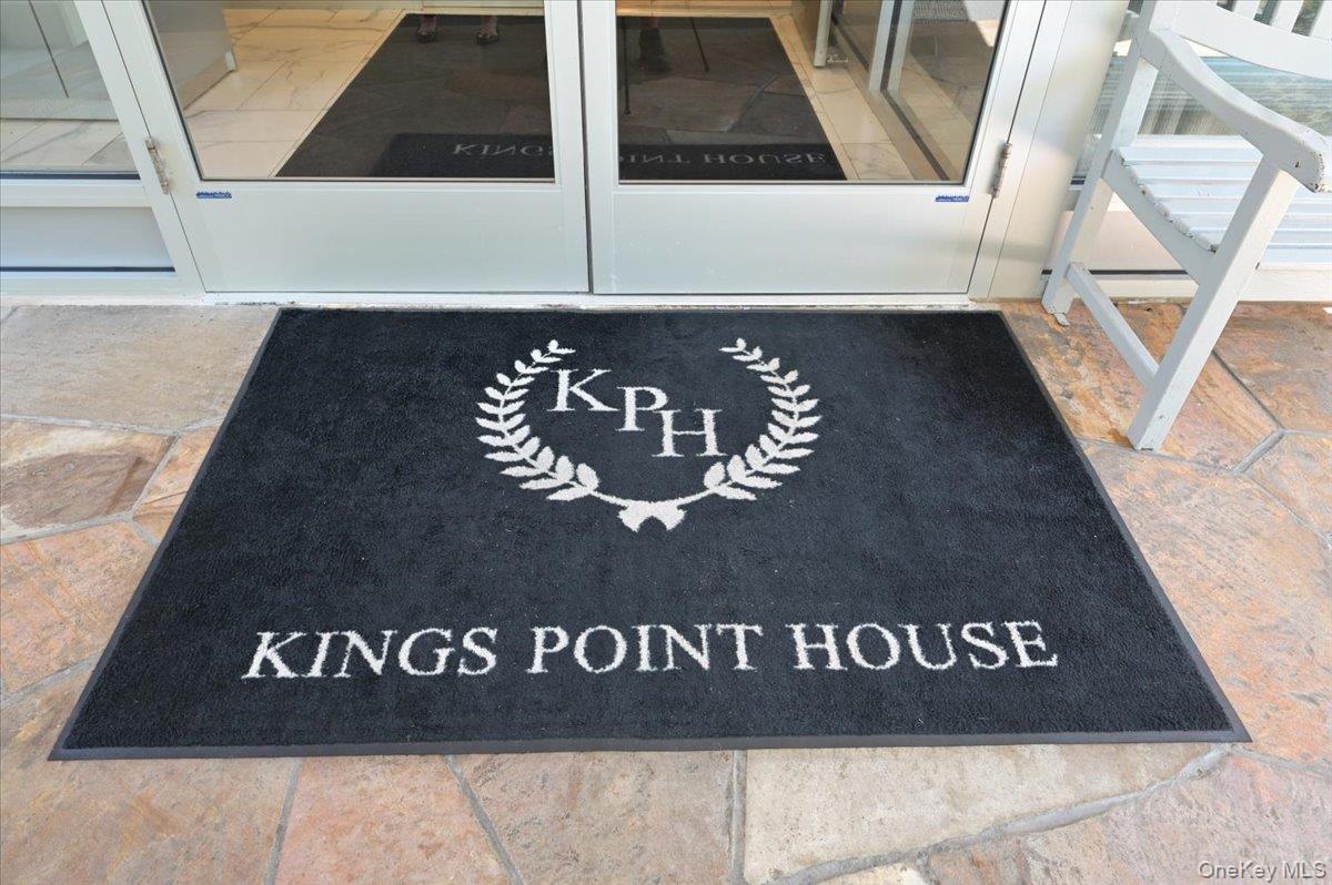 320 East Shore Road, Unit 4C Great Neck, NY 11023 - Photo 5 of 33