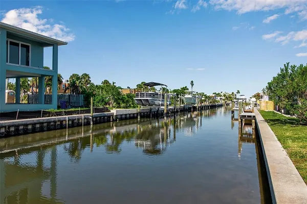 $569,000 | 713 St Judes Drive South, Unit 1, Longboat Key, FL 34228