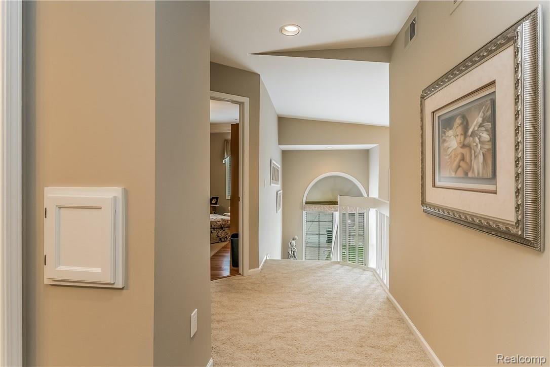 552 Buttercup Court Rochester, MI 48307 - Photo 25 of 73 025-Landing-2639211-large.jpg