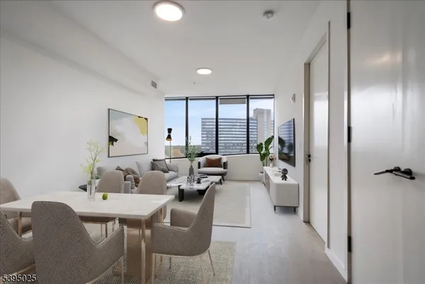 $2,200 | 258 South Harrison Street, Unit 2, East Orange, NJ 07018