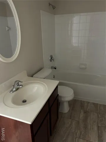 $1,650 | 1951 Greenpoint Drive, Unit 103, Kirkwood, MO 63122