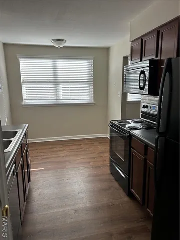 $1,795 | 1951 Greenpoint Drive, Unit 103, Kirkwood, MO 63122