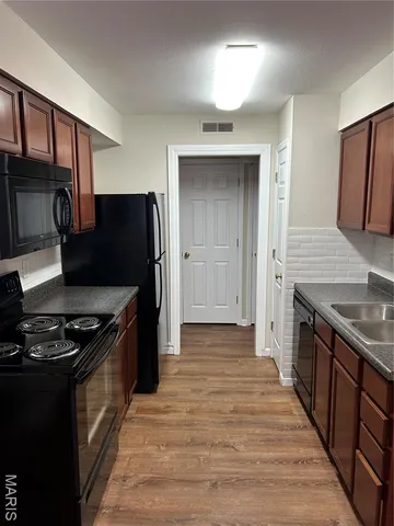 $1,650 | 1951 Greenpoint Drive, Unit 103, Kirkwood, MO 63122