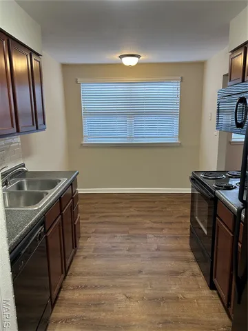 $1,650 | 1951 Greenpoint Drive, Unit 103, Kirkwood, MO 63122