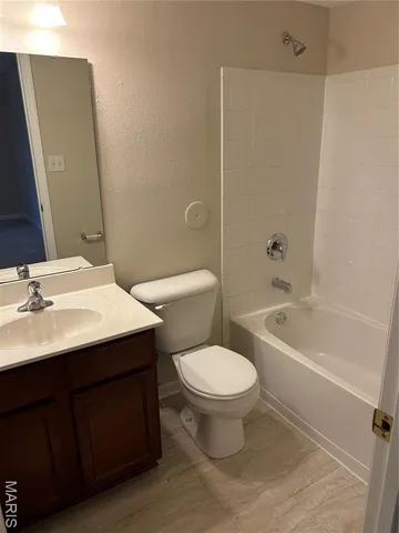 $1,650 | 1951 Greenpoint Drive, Unit 103, Kirkwood, MO 63122