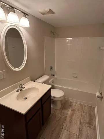 $1,650 | 1951 Greenpoint Drive, Unit 103, Kirkwood, MO 63122