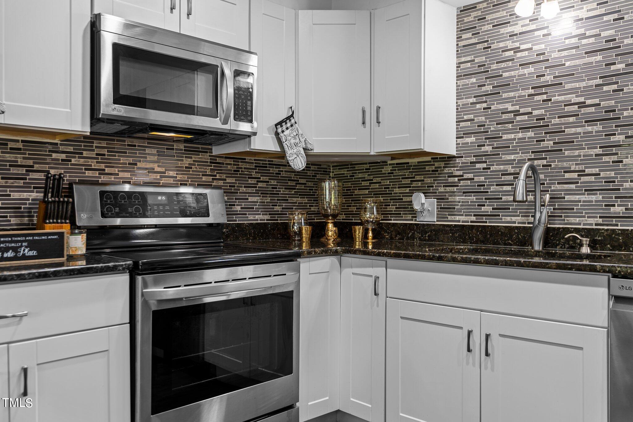5022 Flint Ridge Place, Unit 5022 Raleigh, NC 27609 - Photo 4 of 35 4-web-or-mls-IMGL6799