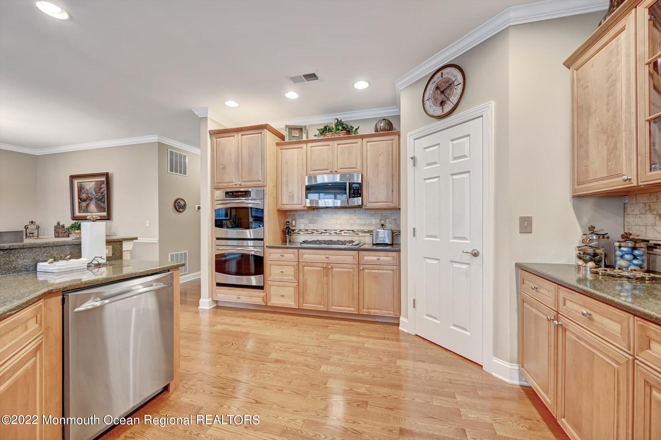 5 Day Star Road Manalapan, NJ 07726 - Photo 13 of 62 KITCHEN