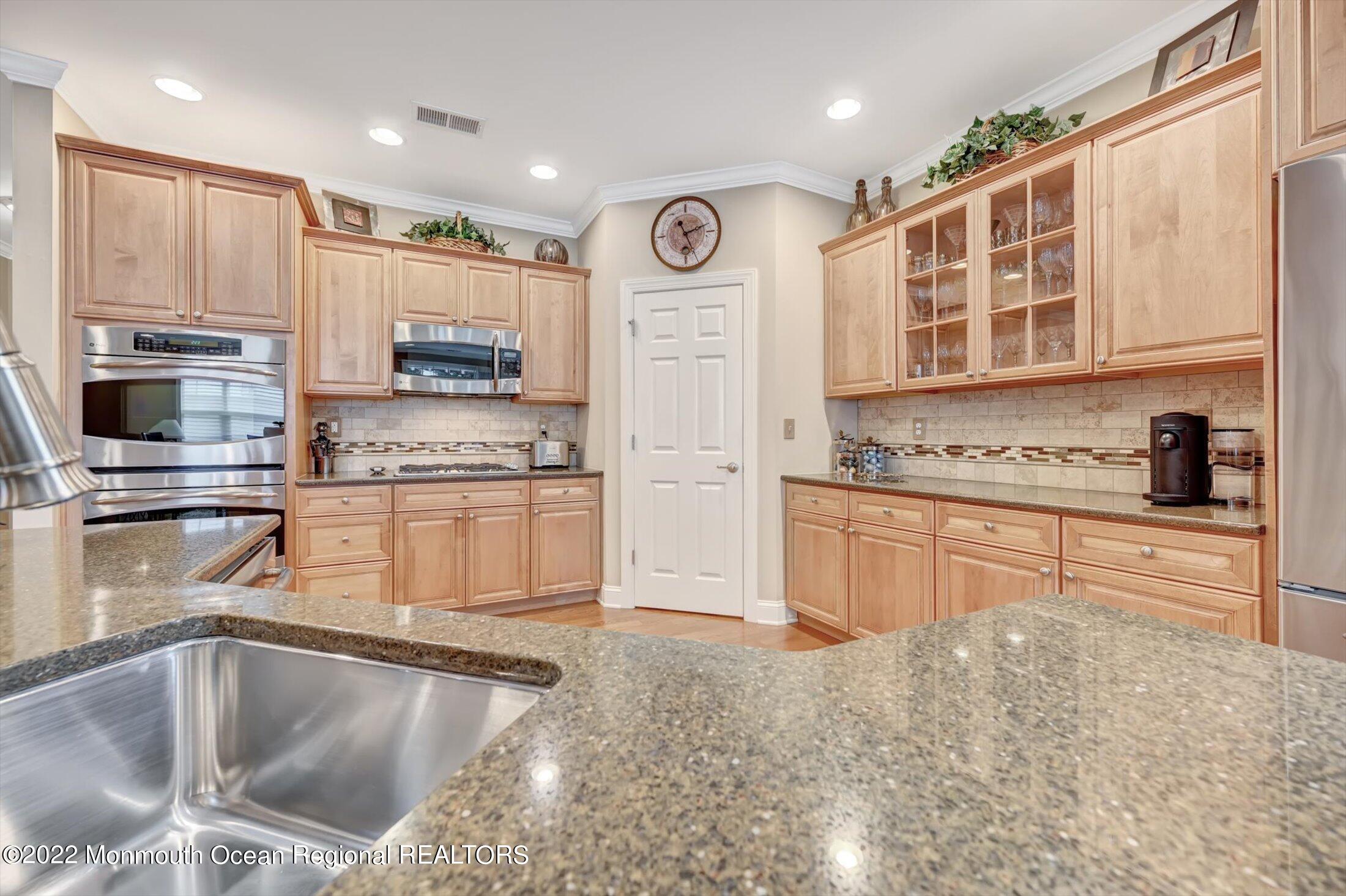 5 Day Star Road Manalapan, NJ 07726 - Photo 19 of 62 KITCHEN
