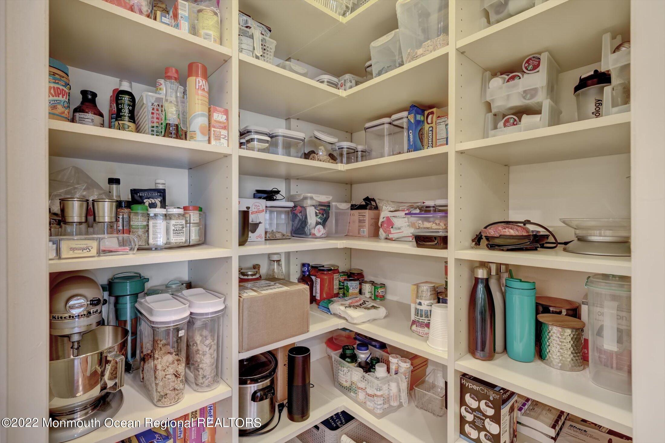 5 Day Star Road Manalapan, NJ 07726 - Photo 20 of 62 PANTRY
