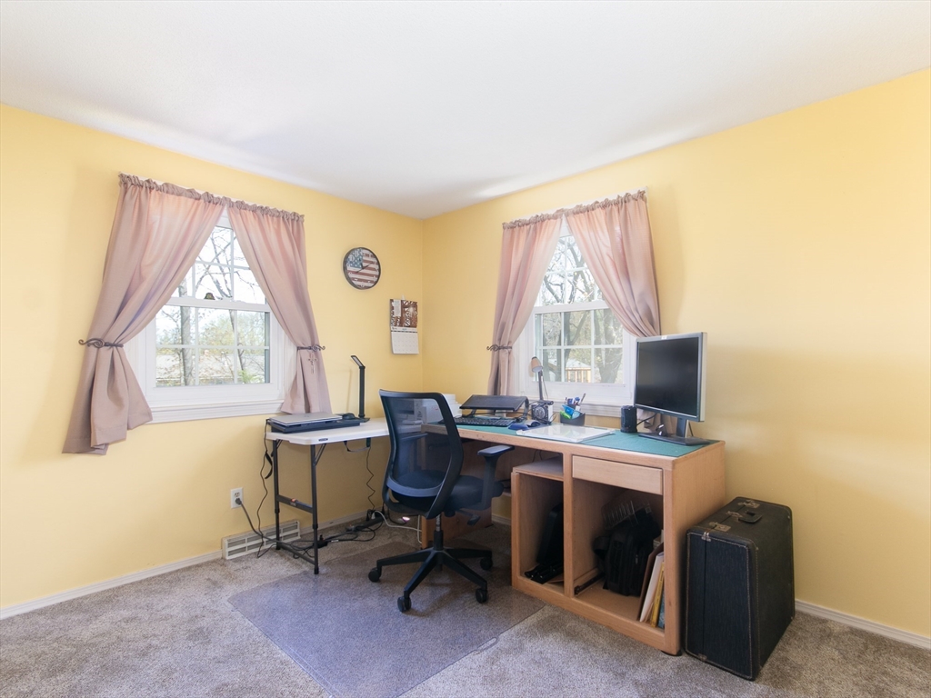10 Cambridge Road Nashua, NH 03062 - Photo 8 of 25 Gallery Image 8