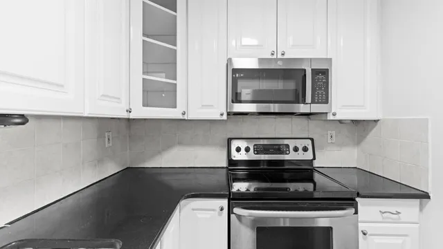 $2,900 | 6509 Liberty Avenue, Unit C3, North Bergen, NJ 07047