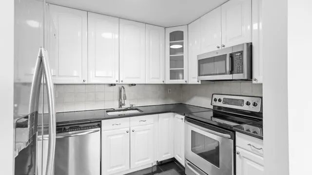 $2,900 | 6509 Liberty Avenue, Unit C3, North Bergen, NJ 07047