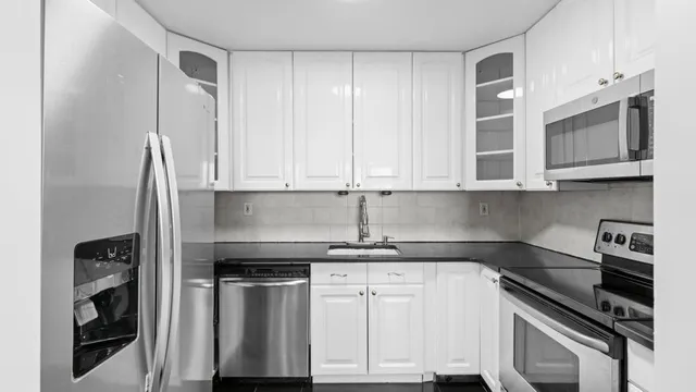 $2,900 | 6509 Liberty Avenue, Unit C3, North Bergen, NJ 07047